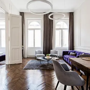 Opera With Free Parking, 2br2ba, Ac , Budapest Ungarn